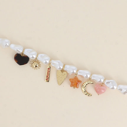 Bracelet Solia - perles en résine blanche, coeurs, soleil, plaquette AMOUR en émail, étoile et lune
