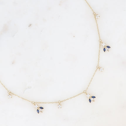 Collier Katarina - petites breloques en motif feuillage en oxydes de zirconium