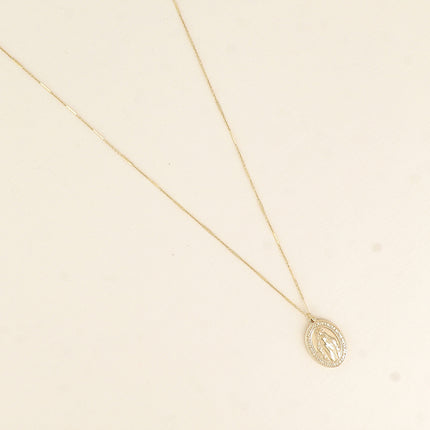 Collier - pendentif ovale avec la Madone