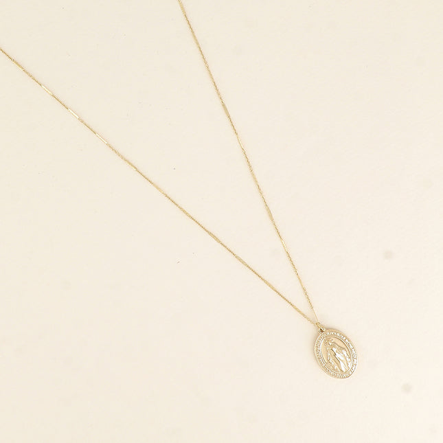 Collier - pendentif ovale avec la Madone