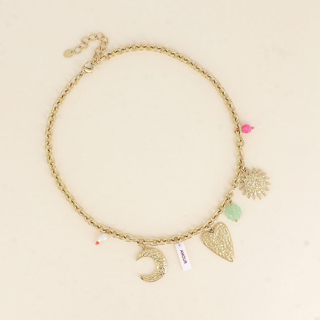 Collier - plaquette nacrée avec inscritpion "AMOUR" en émail, soleil, lune, coeur, trèfle