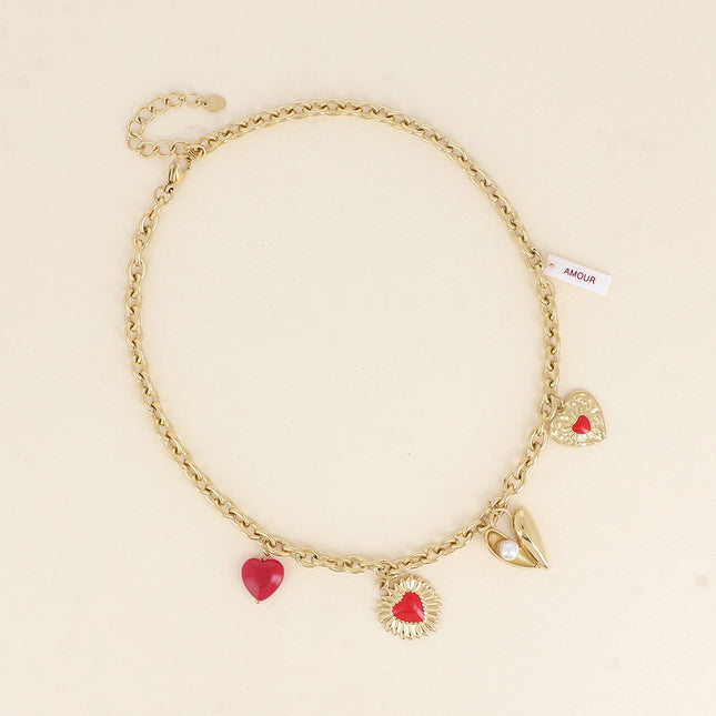 Collier - breloques coeurs en émail, de pierres naturelles et de perles d'eau douce