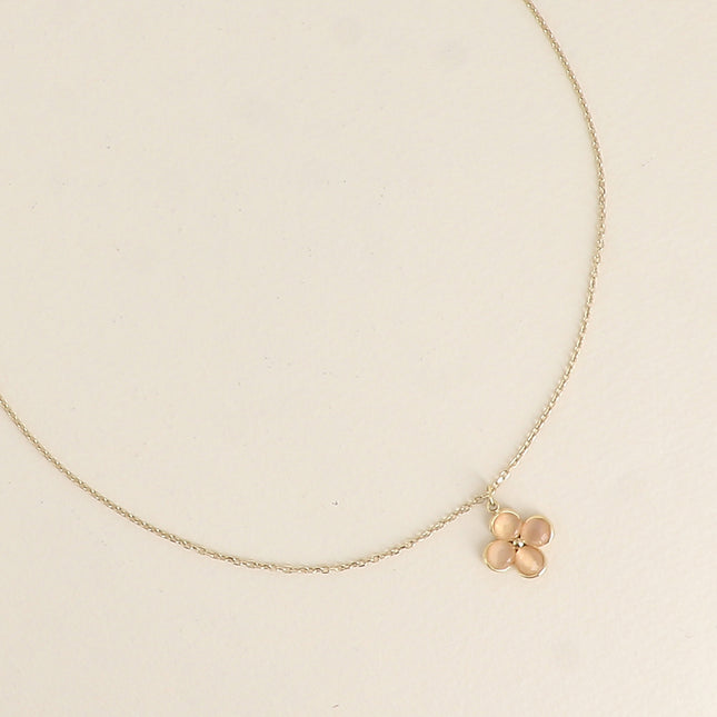 Collier - trèfle en pierre oeil de chat / perle de résine