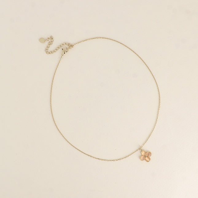 Collier - trèfle en pierre oeil de chat / perle de résine