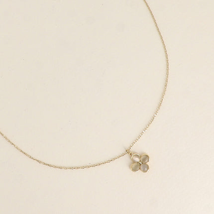 Collier - trèfle en pierre oeil de chat / perle de résine