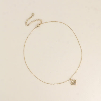 Collier - trèfle en pierre oeil de chat / perle de résine