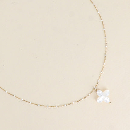 Collier - maille émaillée et pendentif trèfle nacré