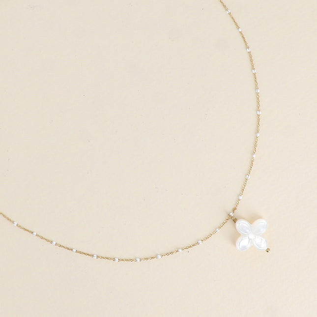 Collier - maille émaillée et pendentif trèfle nacré