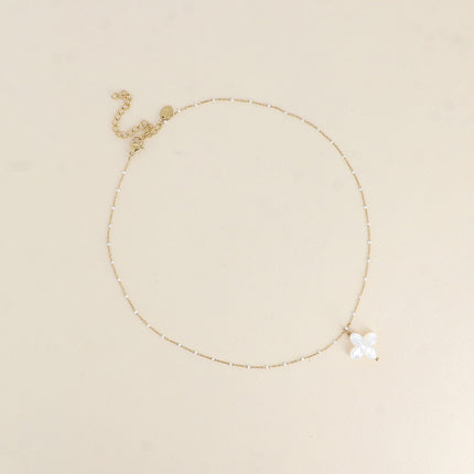 Collier - maille émaillée et pendentif trèfle nacré