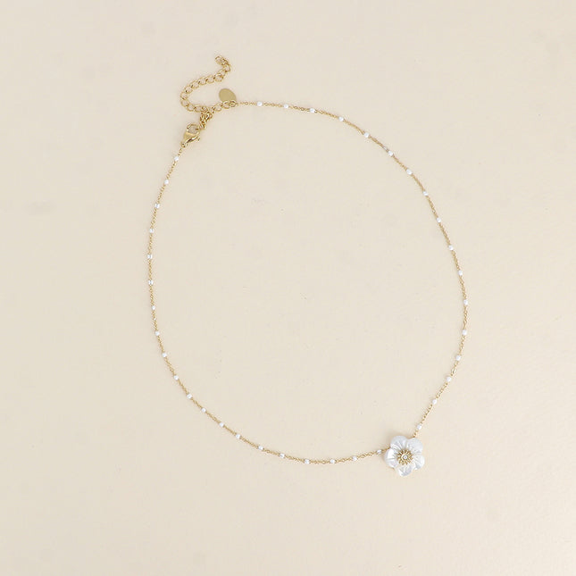 Collier - chaîne émaillée et fleur nacrée
