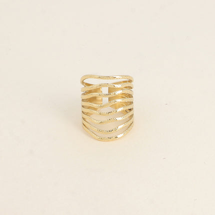 Bague large Flava - 8 anneaux ondulés aux petits cercles gravés