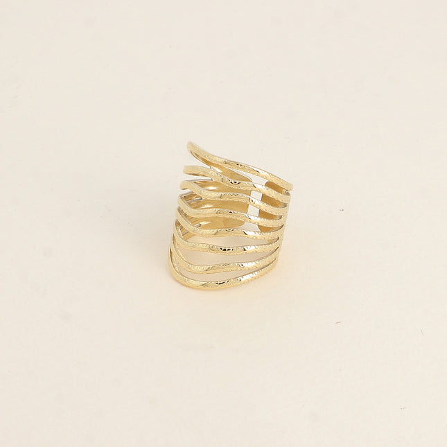 Bague large Flava - 8 anneaux ondulés aux petits cercles gravés