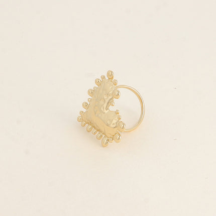Bague Louve - grand coeur martelé avec contour de petits ronds