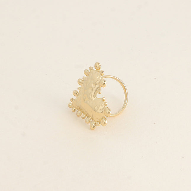Bague Louve - grand coeur martelé avec contour de petits ronds