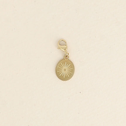 Charm Sunny - soleil gravé sur pièce ovale