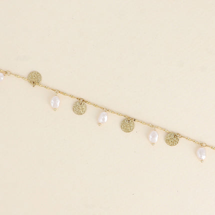 Bracelet - pampilles martelées et perles de résine blanche