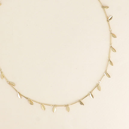 Collier - maillons cylindriques et de pétales pendantes