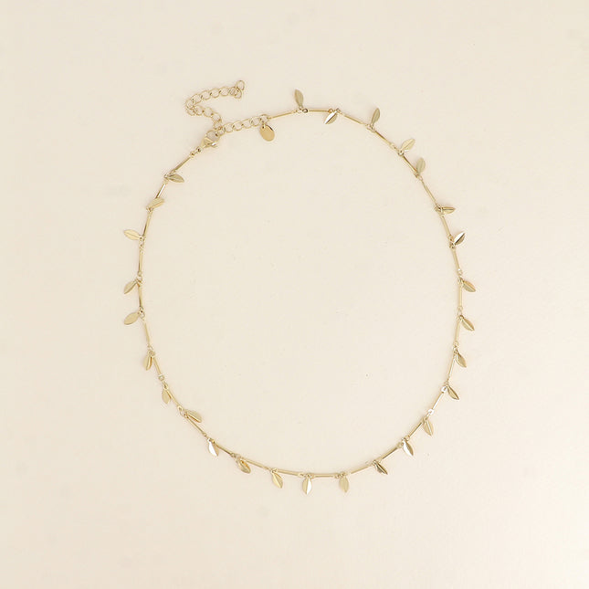 Collier - maillons cylindriques et de pétales pendantes