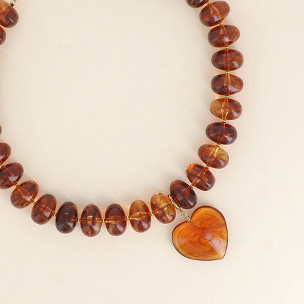 Collier sur fil Ziana - perles de résine et pendentif coeur