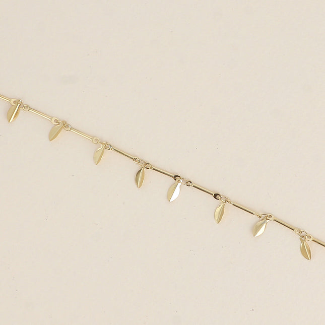 Bracelet - maillons cylindriques et de pétales pendantes