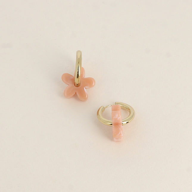 Créoles - fleur en résine 18mm