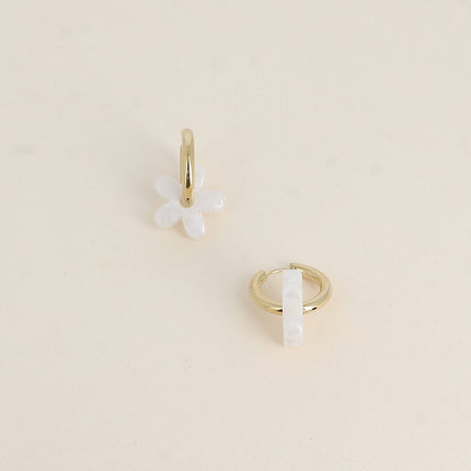 Creole earrings - 18mm resin flower