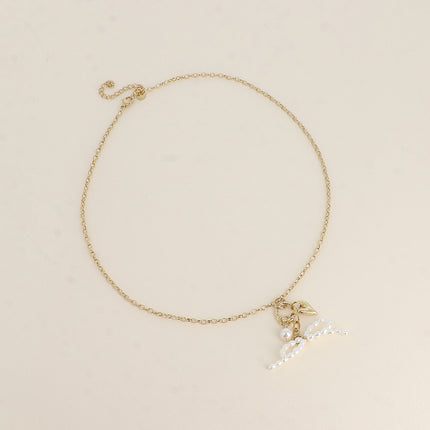 Collier - noeud papillon avec des perles en résine blanche, coeur