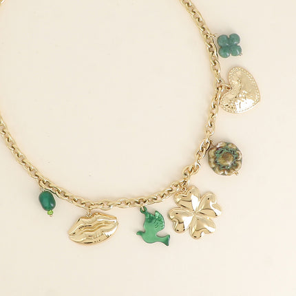 Collier - trèfle en pierre naturelle, coeur martelé, fleur en céramique émaillée, trèfle, oiseau en résine, bouche et pierre naturelle