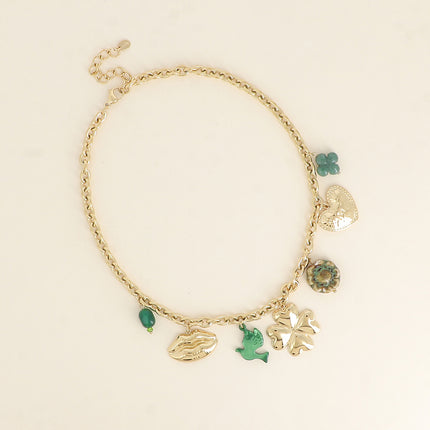 Collier - trèfle en pierre naturelle, coeur martelé, fleur en céramique émaillée, trèfle, oiseau en résine, bouche et pierre naturelle