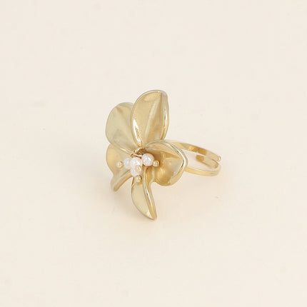 Bague Faustina - fleur et petites perles de résine blanche