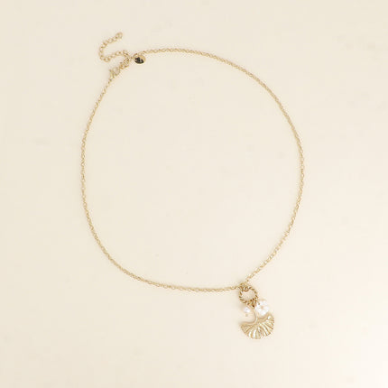 Collier - ginko, fleur nacrée et perle de résine blanche