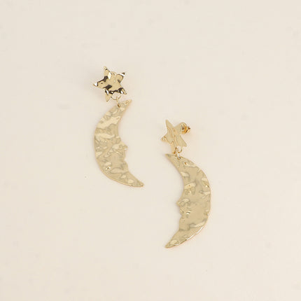 Boucles pendantes - lune et étoile martelées