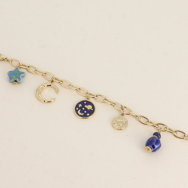 Bracelet - maille aux anneaux ovales allongés, croissant de lune, perles en céramiques, ciel étoilée émaillée, soleil