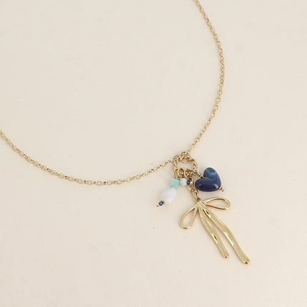 Collier - anneau torsadé, noeud papillon, coeur et pierres naturelles