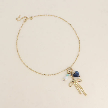 Collier - anneau torsadé, noeud papillon, coeur et pierres naturelles