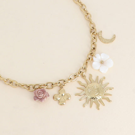 Collier - fleur en résine, fleur nacrée, soleil, lune et trèfle