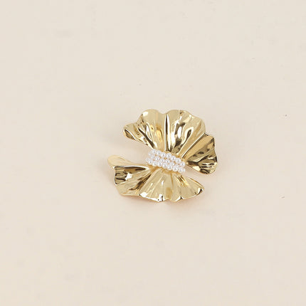 Auriane enamel pin - floral design and white resin beads