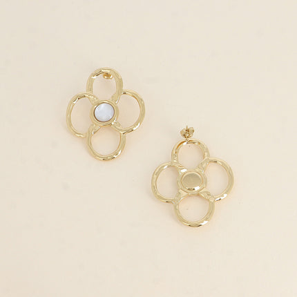 Boucles puces - maxi boucles, grande pièce en forme de fleur ajourée à 4 pétales avec pierre naturelle