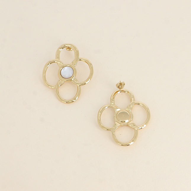 Boucles puces - maxi boucles, grande pièce en forme de fleur ajourée à 4 pétales avec pierre naturelle