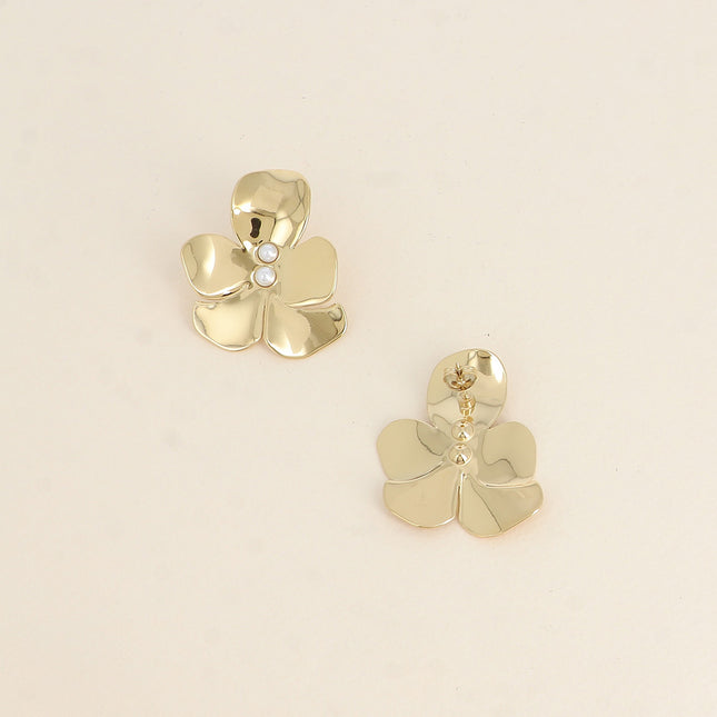 Boucles puces - motif floral et perles de résine blanche