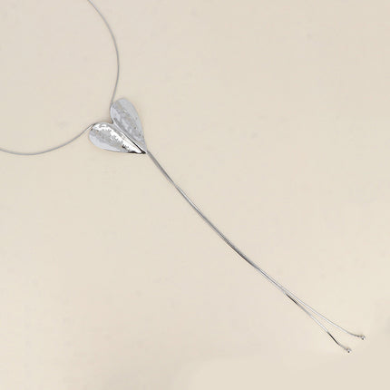 Collier cravate Arriba - grand coeur incurvé et texturé