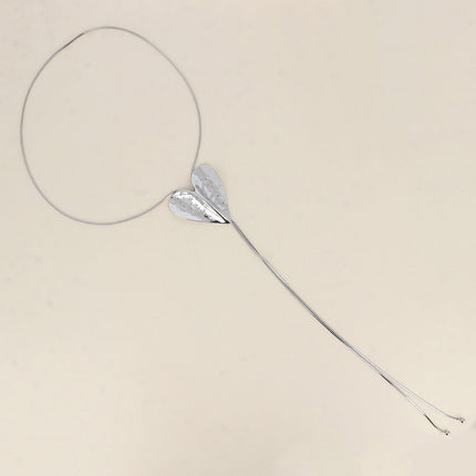 Collier cravate Arriba - grand coeur incurvé et texturé