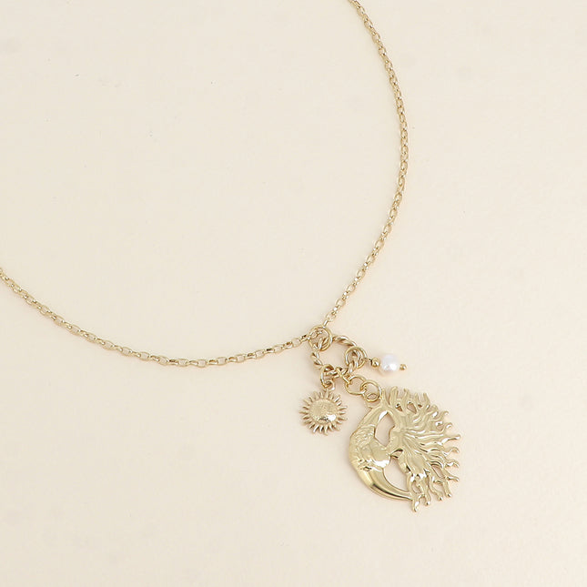 Collier - 3 pendentifs, perle d'eau douce, soleil et charm muse
