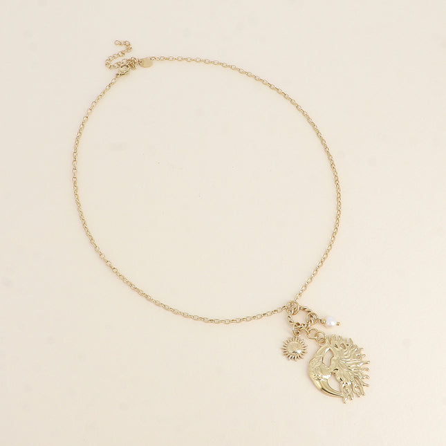 Collier - 3 pendentifs, perle d'eau douce, soleil et charm muse