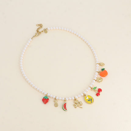Collier sur fil - perles de résine et breloques (fraises, ananas, pastèque, trèfle, fleur, cerise, pêche, pomme)