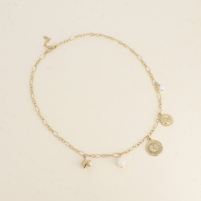 Collier - maille ovale alternée, breloques (étoile, éclipse, soleil) et perles d'eau douce