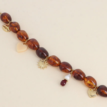 Bracelet sur fil Café Crème - perles en résine et pampilles en acier inoxydable (coeur, perles de résine, soleil, coeur en résine et bouche)