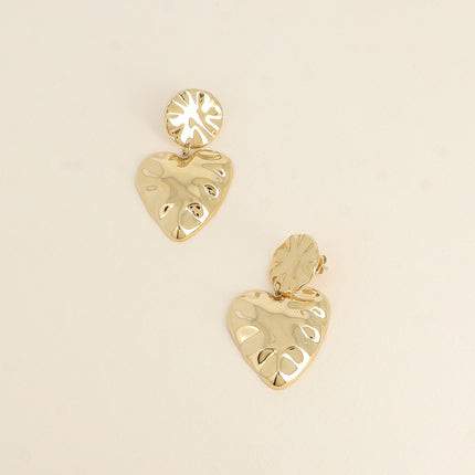 Boucles pendantes - deux pièces, une ronde martelée et un coeur