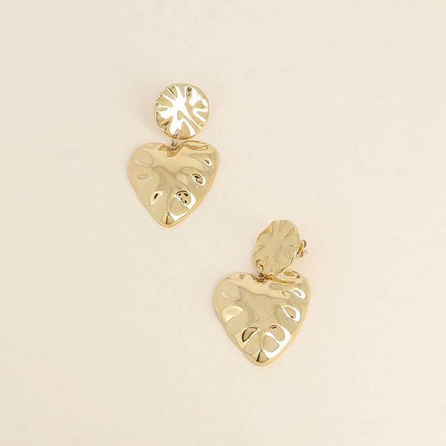 Boucles pendantes - deux pièces, une ronde martelée et un coeur