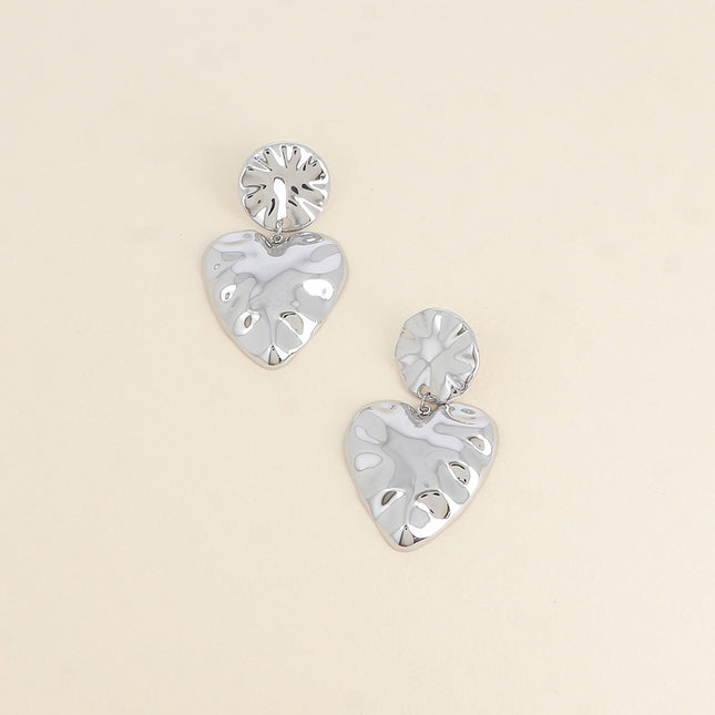 Boucles pendantes - deux pièces, une ronde martelée et un coeur